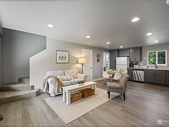 3rd image of 9801 121st Street SW