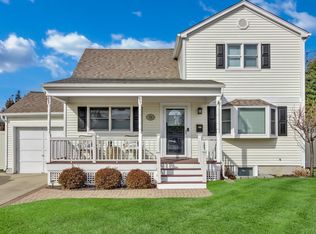 24 Hicks Cir, Hicksville, NY 11801