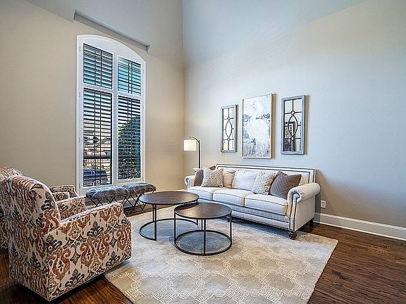 5th image of 6801 Thorntree Dr