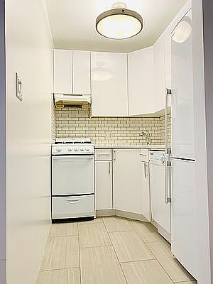 4th image of 327 W 89th St #3A