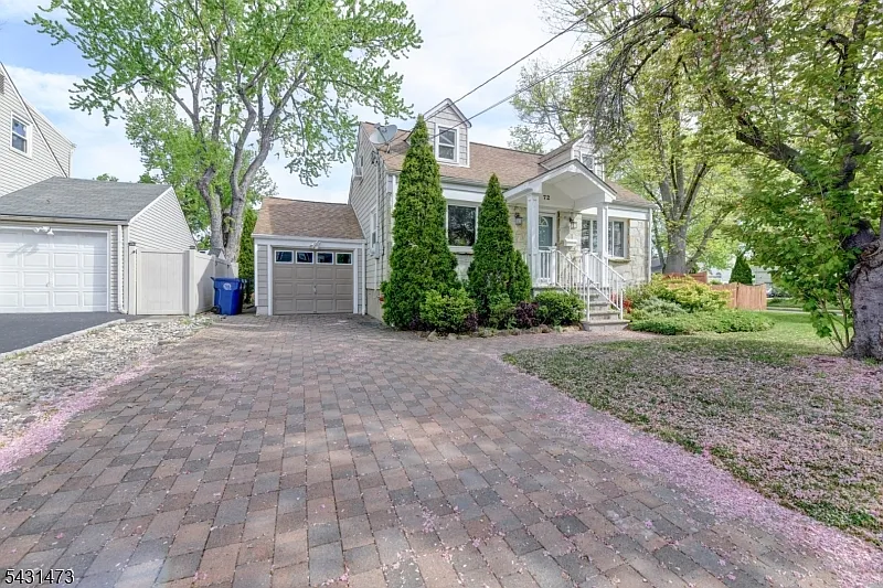 Building Photo - 72 Colonial Dr