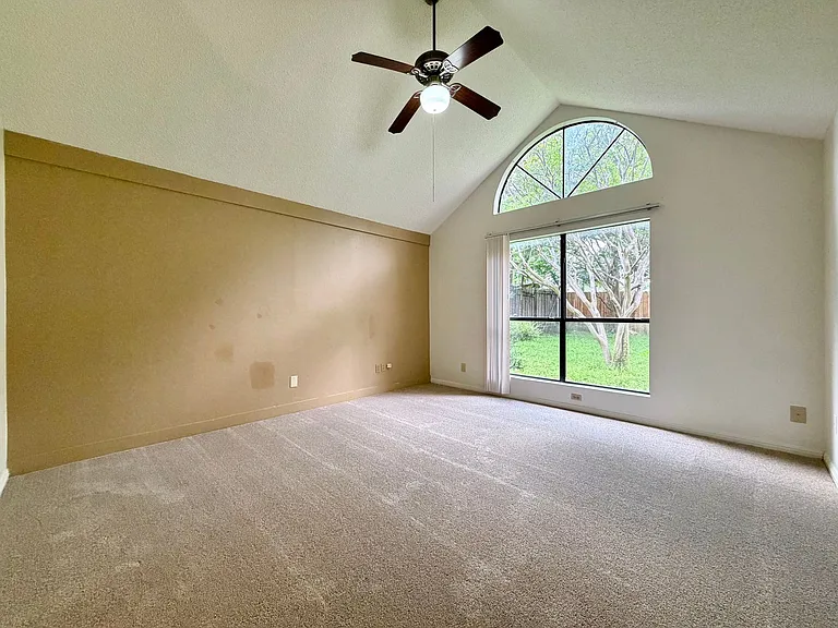 2110 Warfield Way — Photo 8