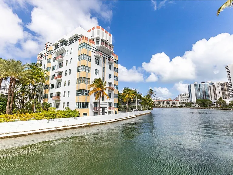 2421 Lake Pancoast Dr #7A — Photo 30