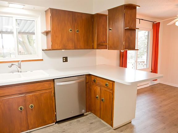 5th image of 4526 Central Blvd