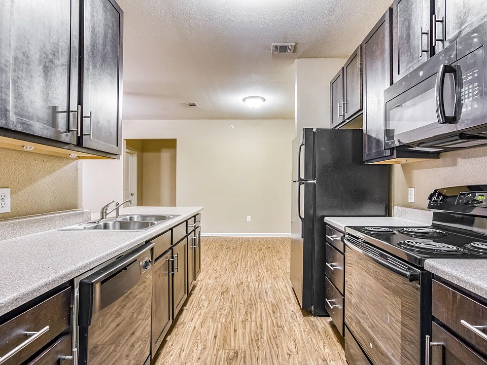 1044 Norwood Park Blvd