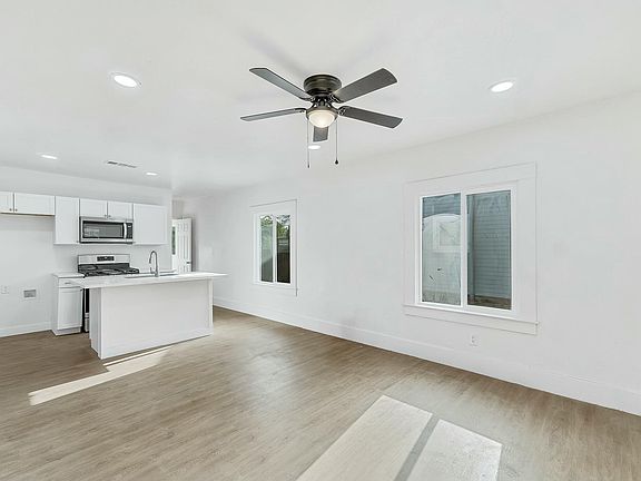 5th image of 1368 N Glenn Avenue