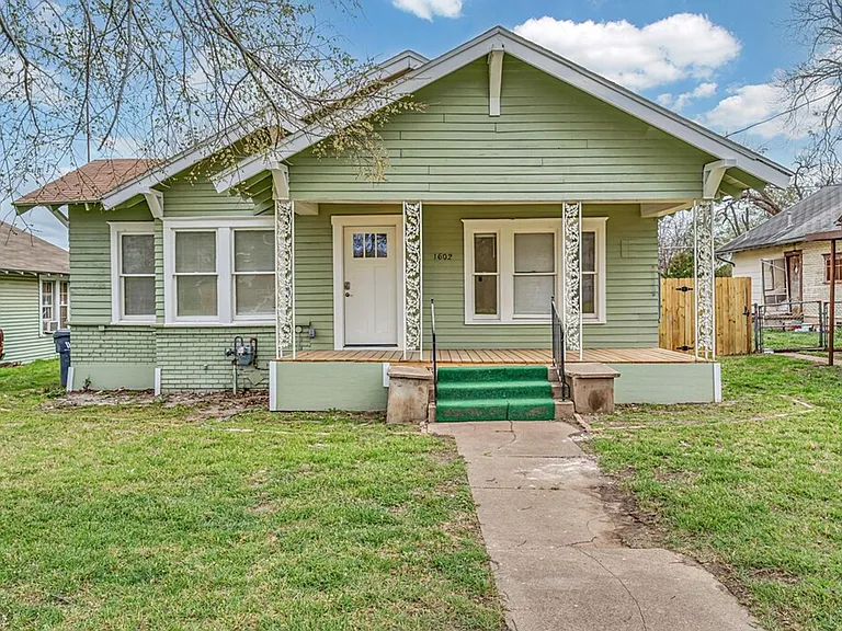 1602 Mitchell Ave — Photo 1