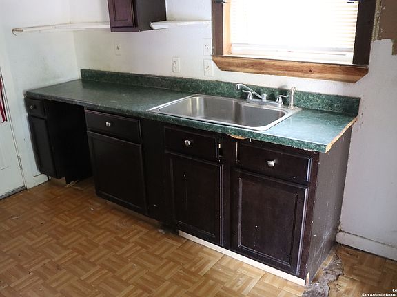4th image of 4814 IRMA AVE
