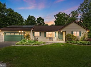 9002 Independence Dr, Green Lane, PA 18054