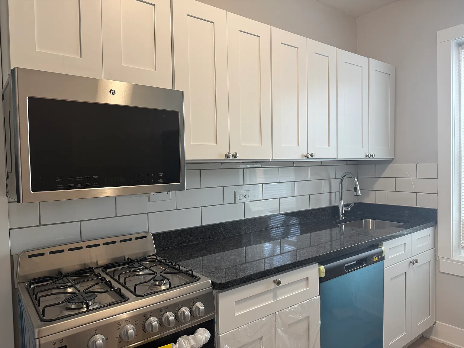2 bed, 1000 sqft, $1,995 — Photo 1