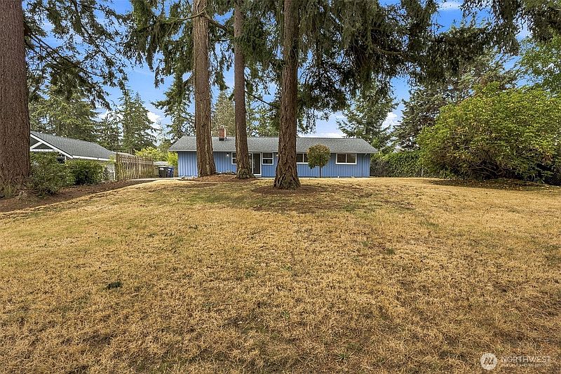 2nd image of 612 S 195th Street