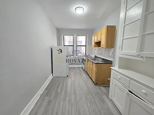 160 Ellis Ave Photo 1