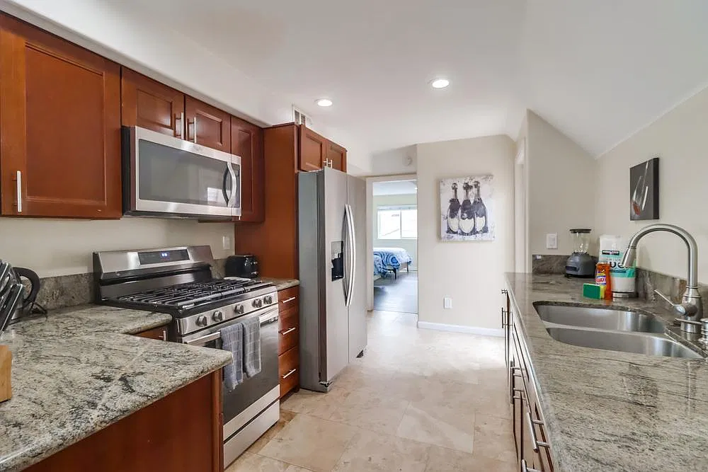 3 bed, 1320 sqft, $6,400 — Photo 4
