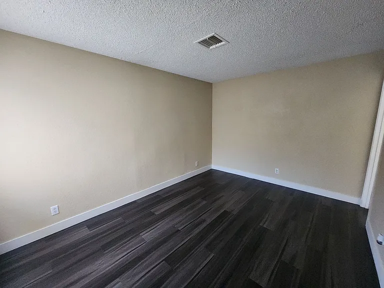 1705 Breckenwood Ct #3 — Photo 6