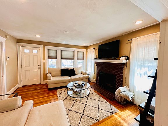 5th image of 162 W Elm Ave #162