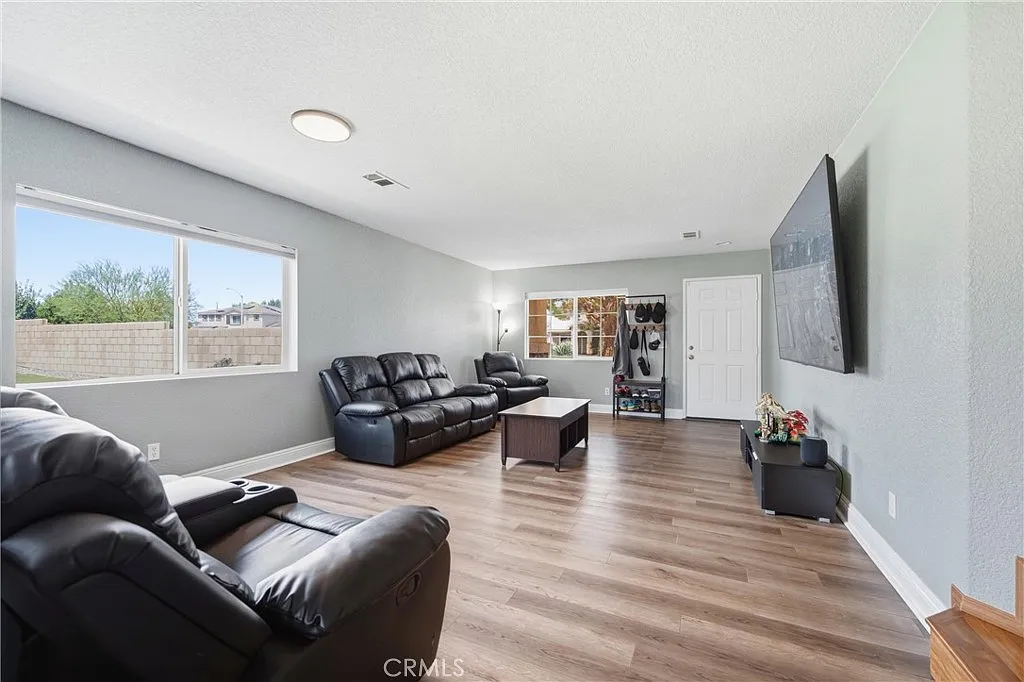 5 bed, 4.0 bath, 2872 sqft, $3,850 — Photo 4