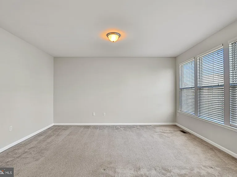 605 Socrates St — Photo 8