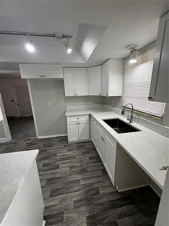 3 bed, 2.0 bath, 1174 sqft, $2,400 — Photo 3