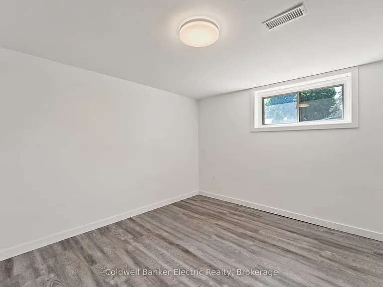 8B Pottinger St — Photo 30