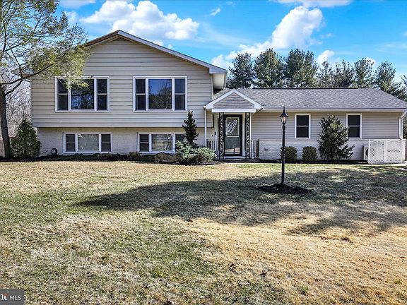 3rd image of 302 S Tulpehocken Rd