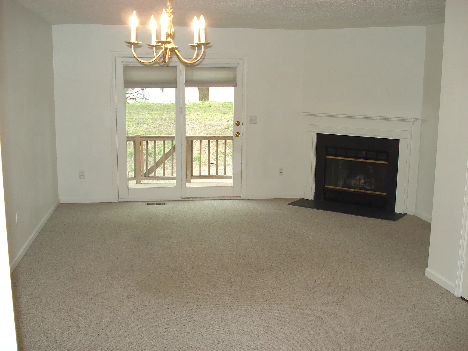 2 bed, 1.5 bath, 1660 sqft, $2,400 — Photo 3