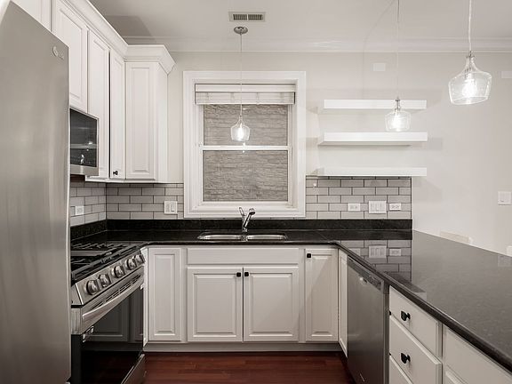 3rd image of 4908 N Winthrop Ave APT 1N