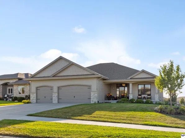 18723 Alder Dr, Omaha, NE 68136