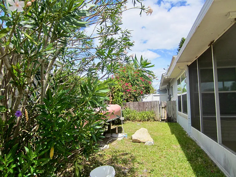 4512 Floramar Ter — Photo 9