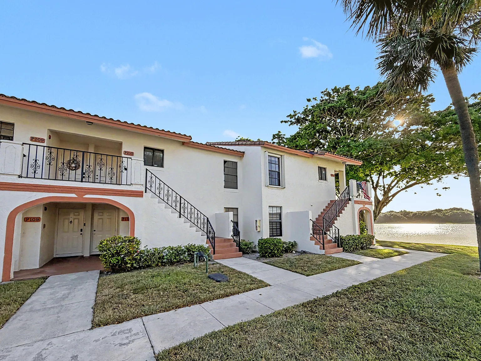 2 bed, 2.0 bath, 935 sqft, $2,600 — Photo 2