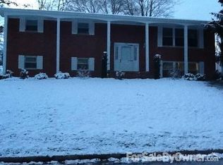 1750 Forest Hills Dr, Vienna, WV 26105