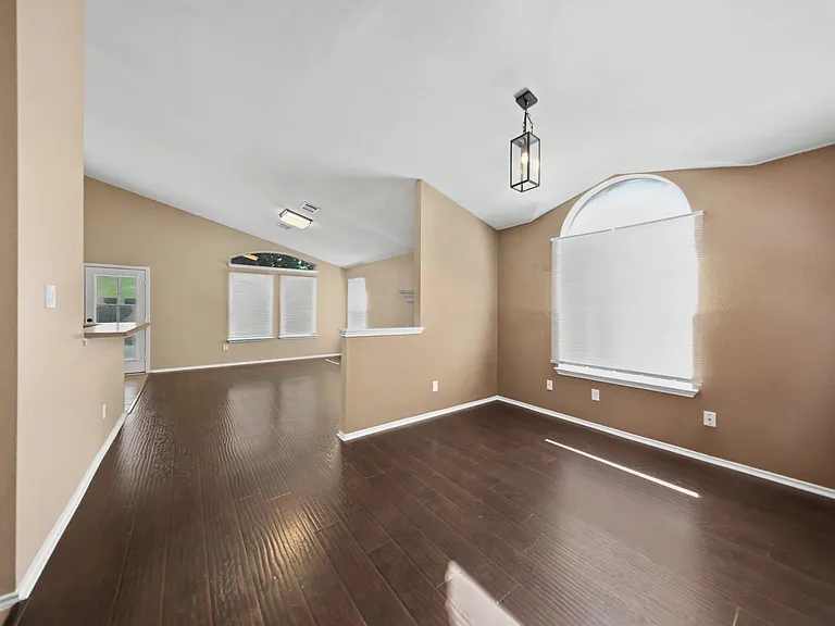 4502 Golden Gate Dr — Photo 7