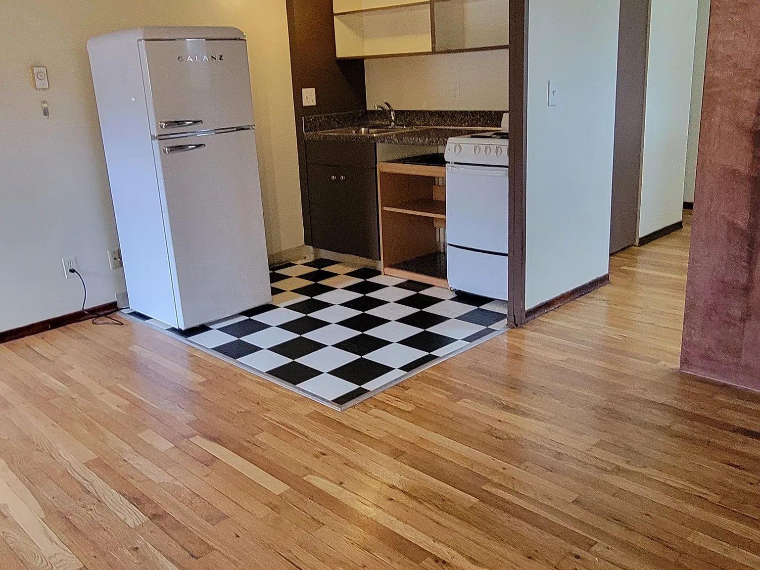 Studio, 375 sqft, $1,075 — Photo 2