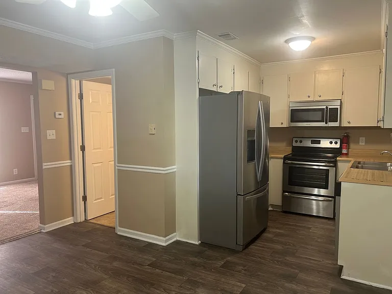 137 N Springs Ct — Photo 8