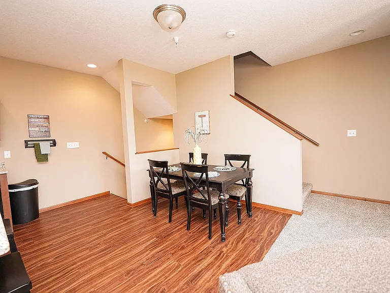 Maplewood Townhouses — Photo 10