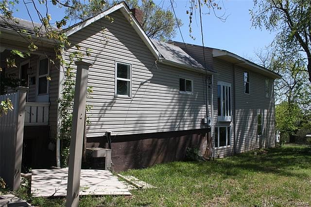 2nd image of 20 Summit St