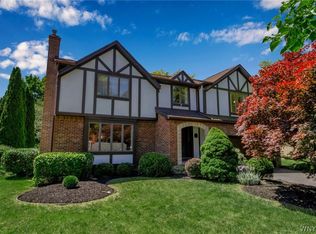 55 Shady Grove Dr, East Amherst, NY 14051