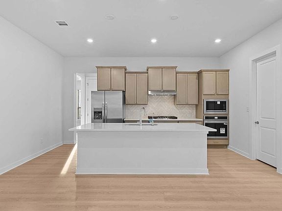 2nd image of 425 Brandywine Rd