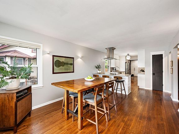 4th image of 3012 33rd Ave NE