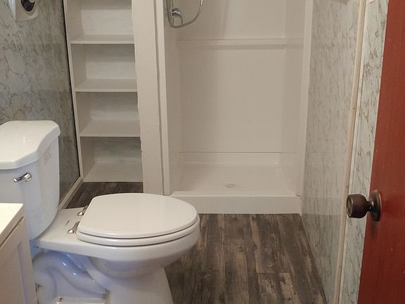 Full bath - 2nd story