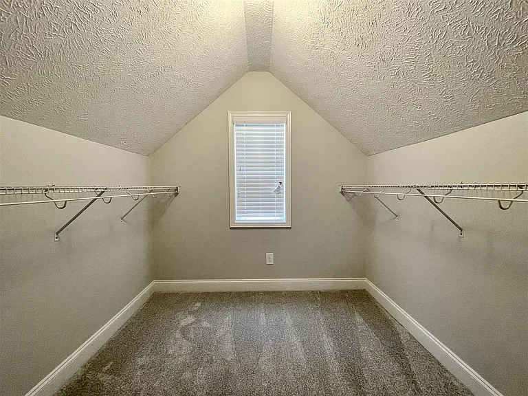 80 Lakeview Dr E — Photo 28