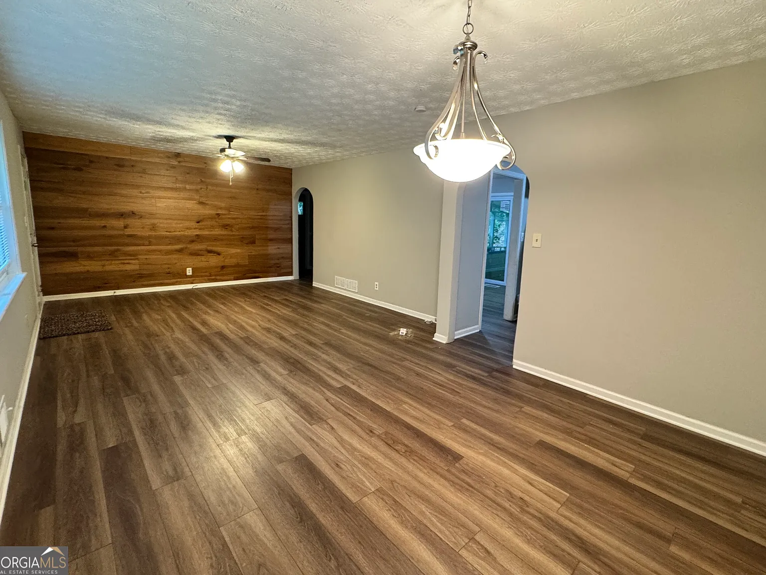 3 bed, 1.5 bath, 1182 sqft, $1,950 — Photo 2