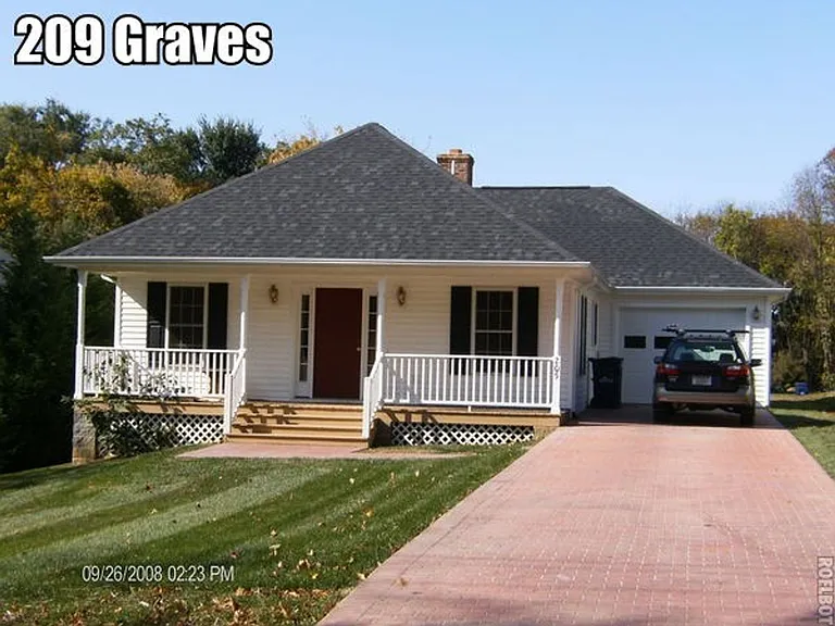209 Graves Ave — Photo 1