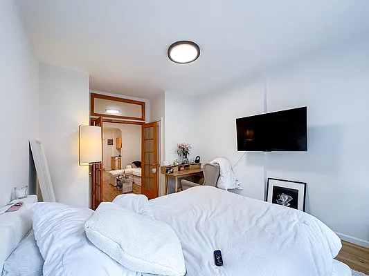 Rented by Compass | media 9