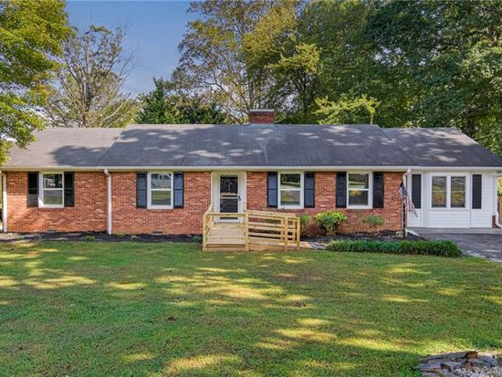 208 Mountain View Rd, King, NC 27021