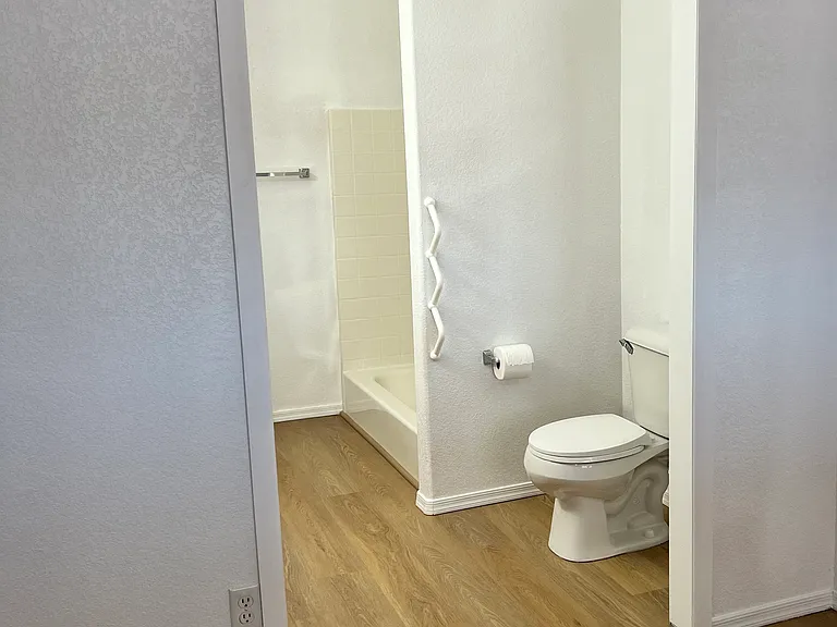 En suite full bath with sunken tub