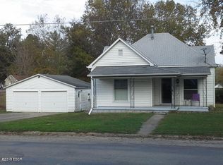 221 W Main St, Buckner, IL 62819