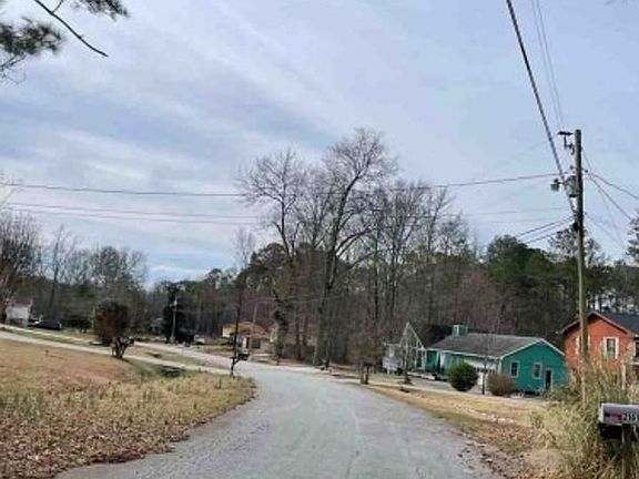 Exterior Neighborhood (street photo)