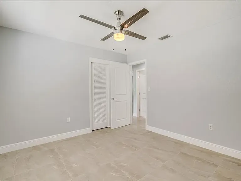 2558 Rosery Rd E — Photo 18