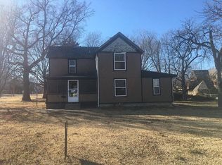 718 E Maple St, Independence, KS 67301