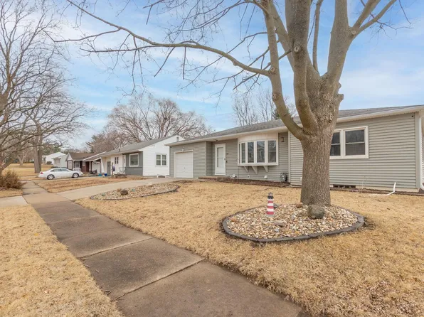307 N Francis St, Cedar Falls, IA 50613
